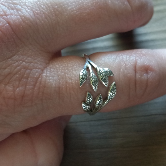 Sterling Silver Leaves Ring size 9 - Picture 2 of 2